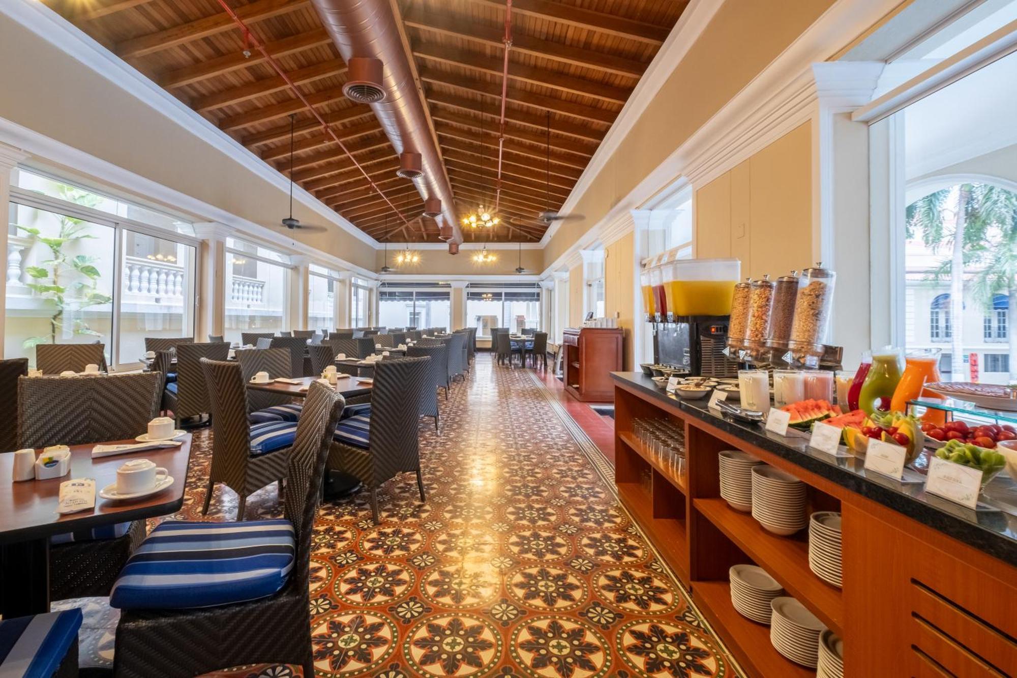 Hotel El Prado Barranquilla  Luaran gambar The restaurant at the hotel