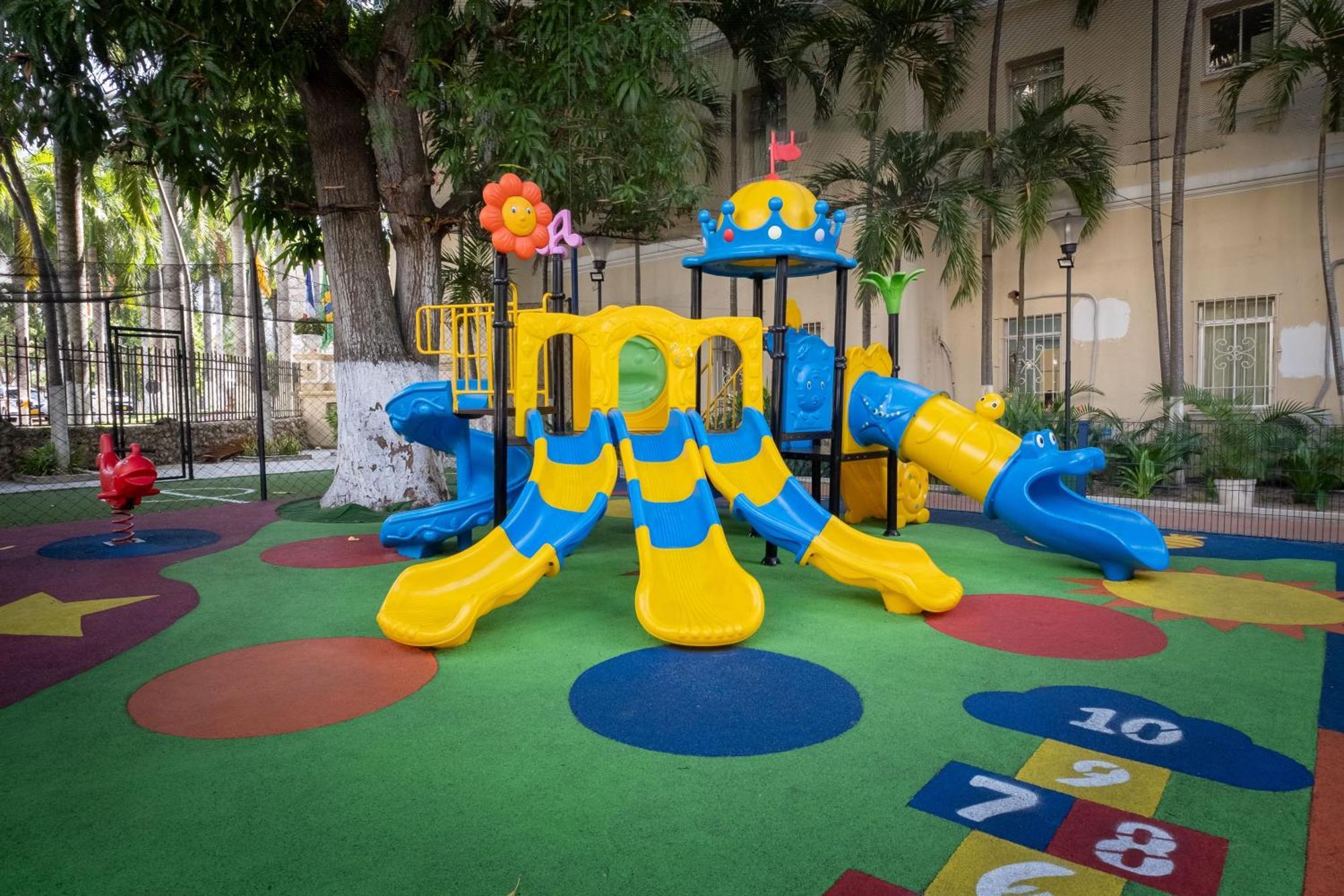 Hotel El Prado Barranquilla  Luaran gambar Playground at the school