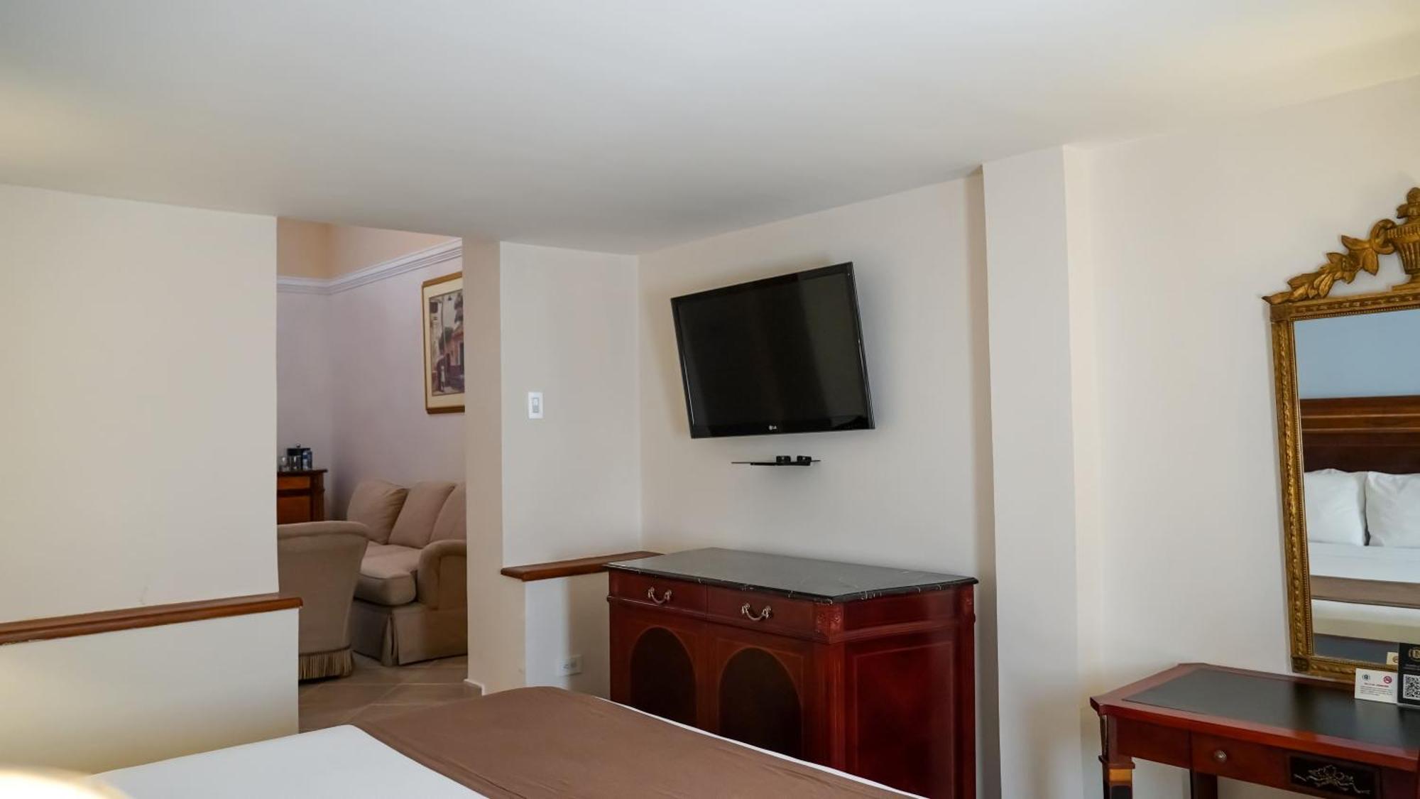 Hotel El Prado Barranquilla  Luaran gambar A wall-mounted television