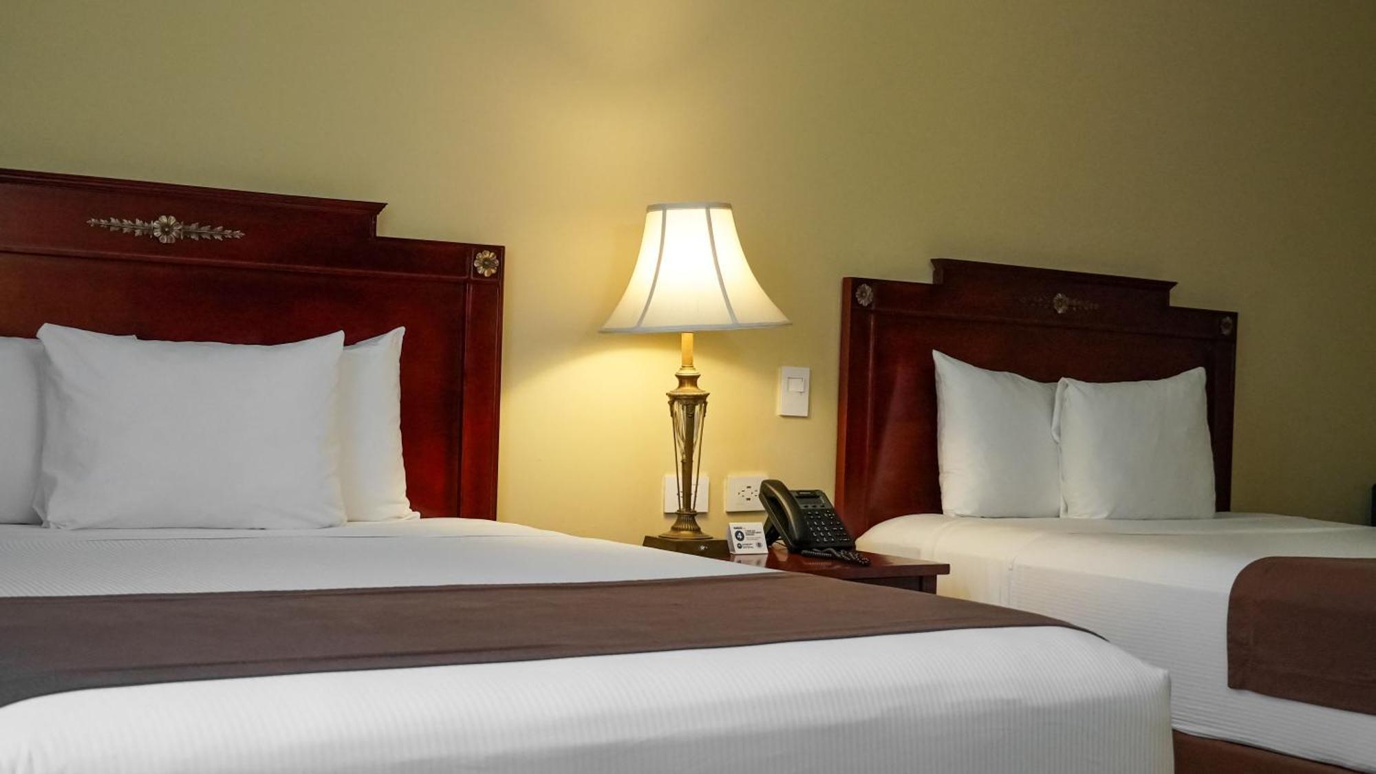 Hotel El Prado Barranquilla  Luaran gambar A guest room at the Best Western Premier Hotel the Royal