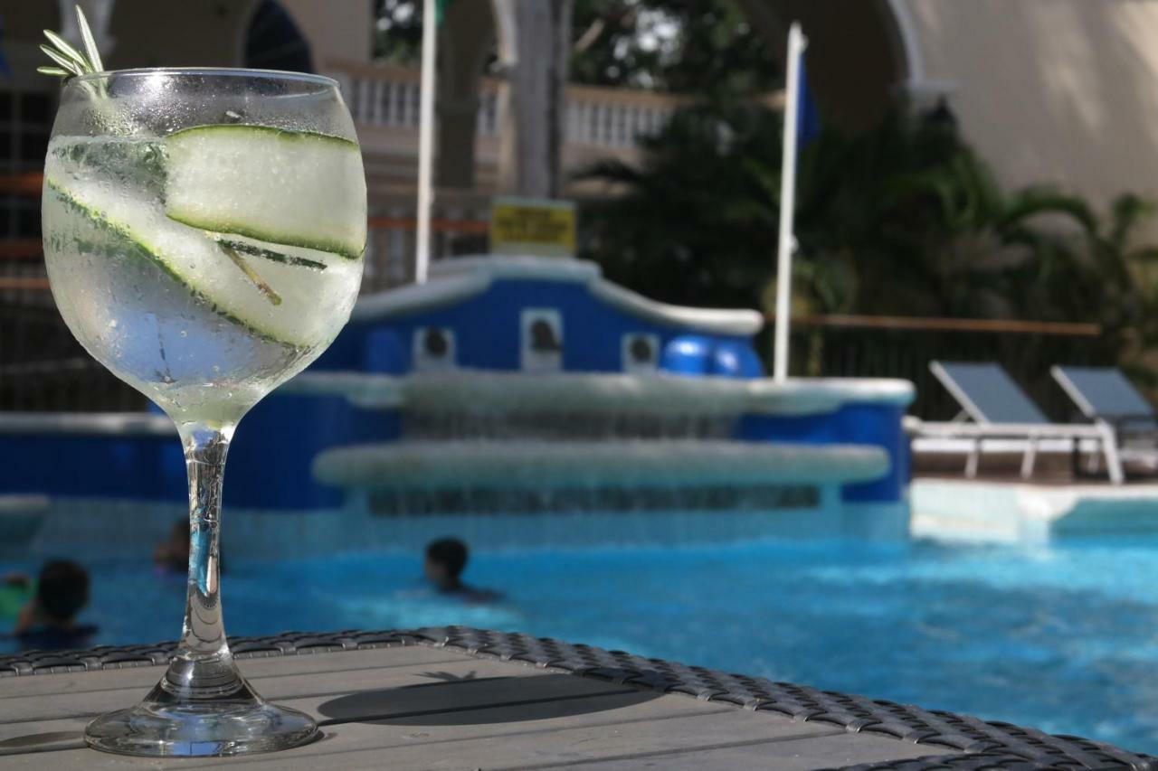 Hotel El Prado Barranquilla  Luaran gambar A glass of S.P.A.