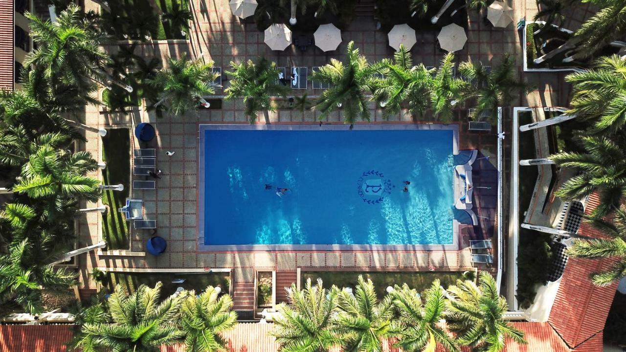 Hotel El Prado Barranquilla  Luaran gambar The pool at the hotel